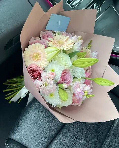 Medium bouquet size example