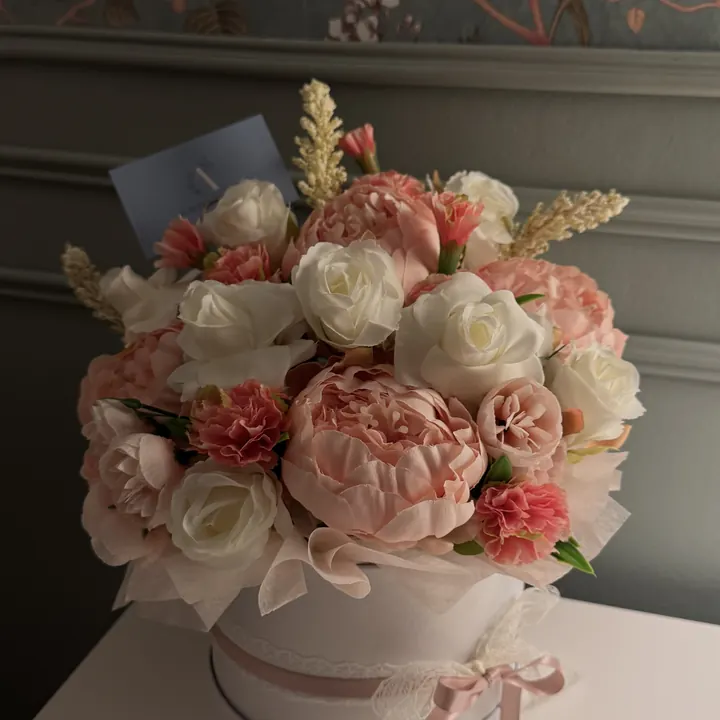Peony and rose hatbox