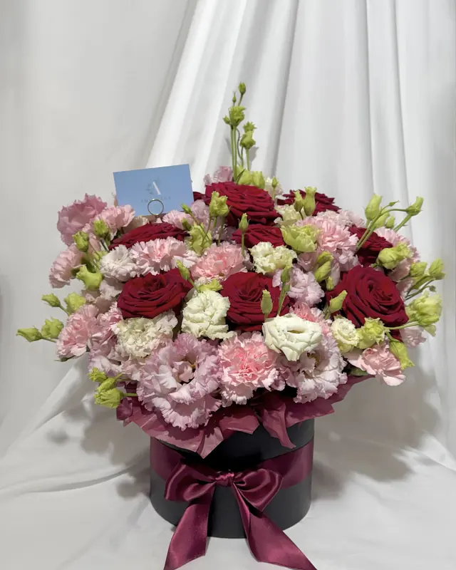 Pink and burgundy flower hatbox by Amorella Flower Boutique