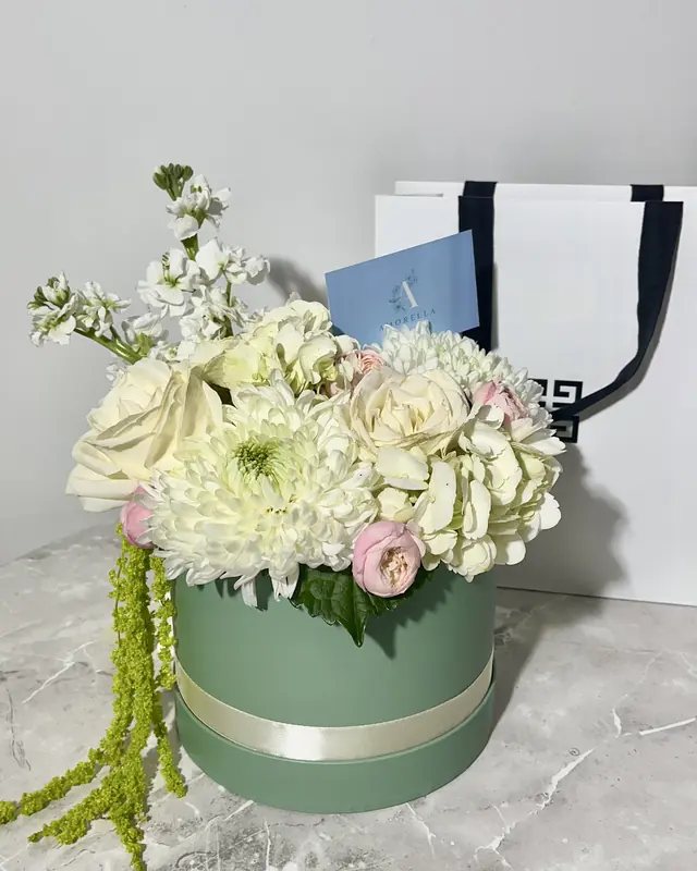 White and green flower hatbox with amaranthus by Amorella Flower Boutique